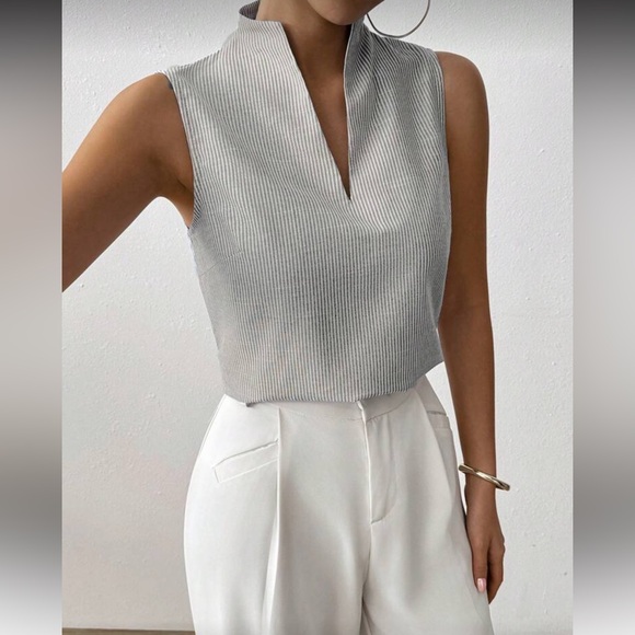 Black Sleeveless Women's Top - Picture 1 of 13